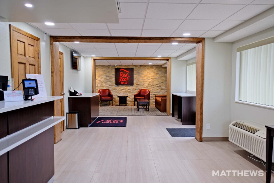 More Photos Of 220 Waterworks Rd, Somerset Hotel For Sale