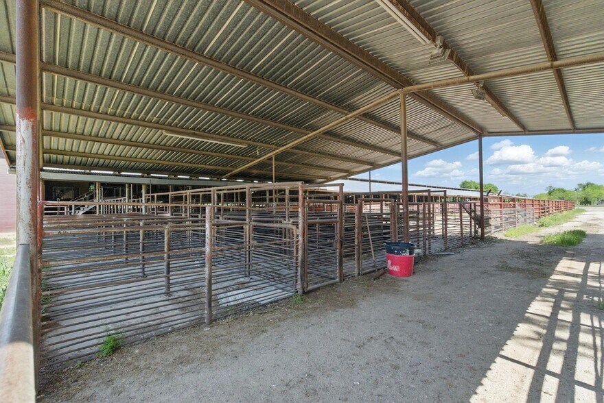 More Photos Of 2316 Marlin hwy, Waco Industrial For Sale