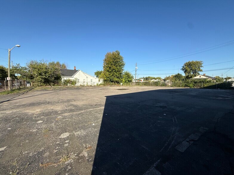 More Photos Of 2160 Fletcher Ave, Indianapolis Warehouse For Lease