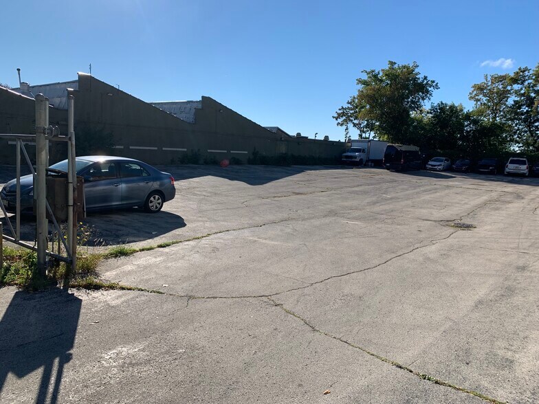 More Photos Of 2203 W Michigan St, Milwaukee Manufacturing For Sale