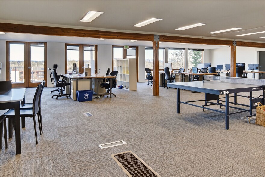 More Photos Of 4540 SW Kelly Ave, Portland Office For Sale