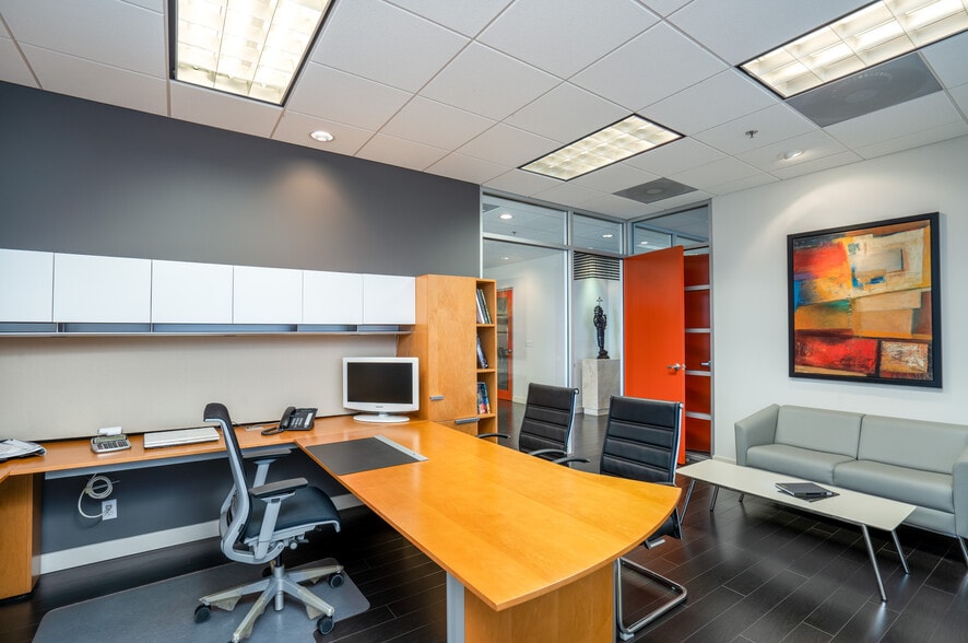 More Photos Of 10145 Via De La Amistad, San Diego Loft Creative Space For Sale