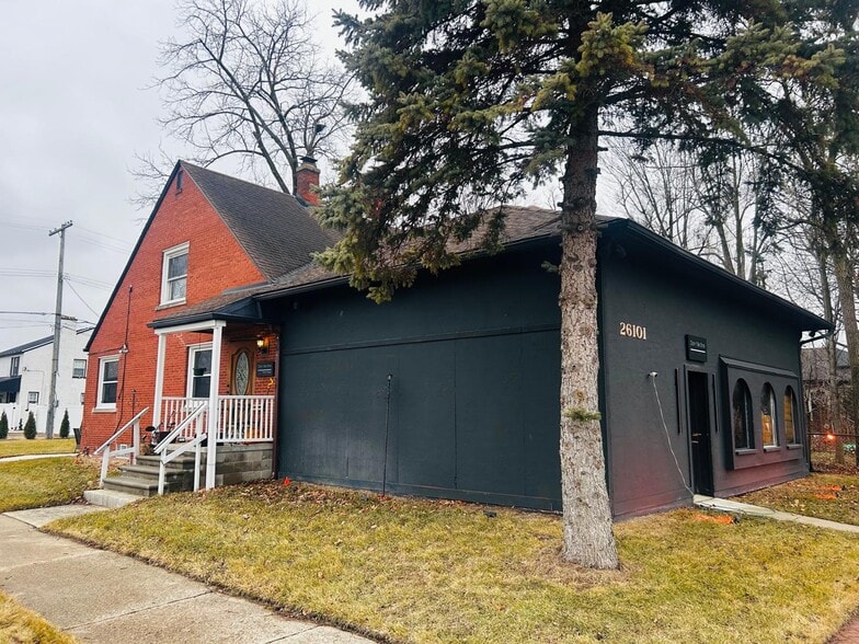 Primary Photo Of 26101 W Warren St, Dearborn Heights Flex For Lease