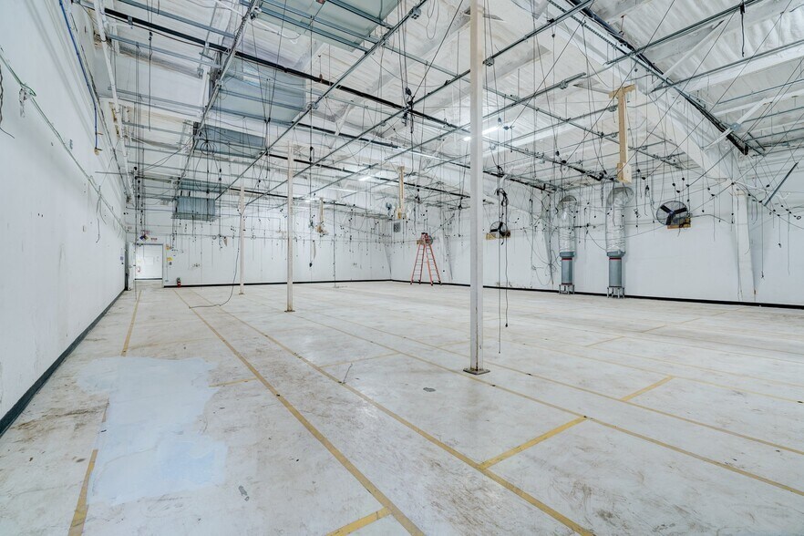 More Photos Of 36 NE 36th St, Oklahoma City Manufacturing For Lease
