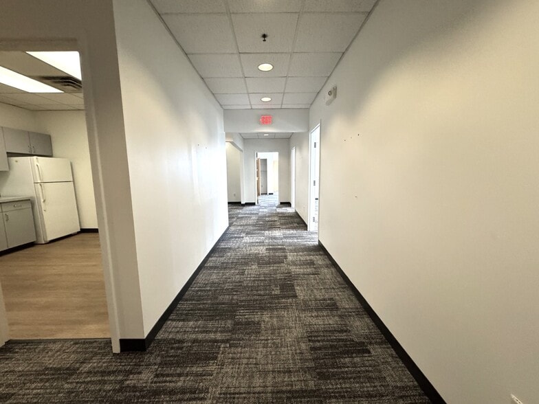More Photos Of 4 Betty St, Everett Flex For Lease