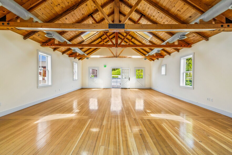 More Photos Of 45094 Main St, Mendocino General Retail For Sale