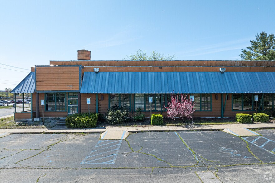 More Photos Of 1830 Pipestone Rd, Benton Harbor Restaurant For Sale