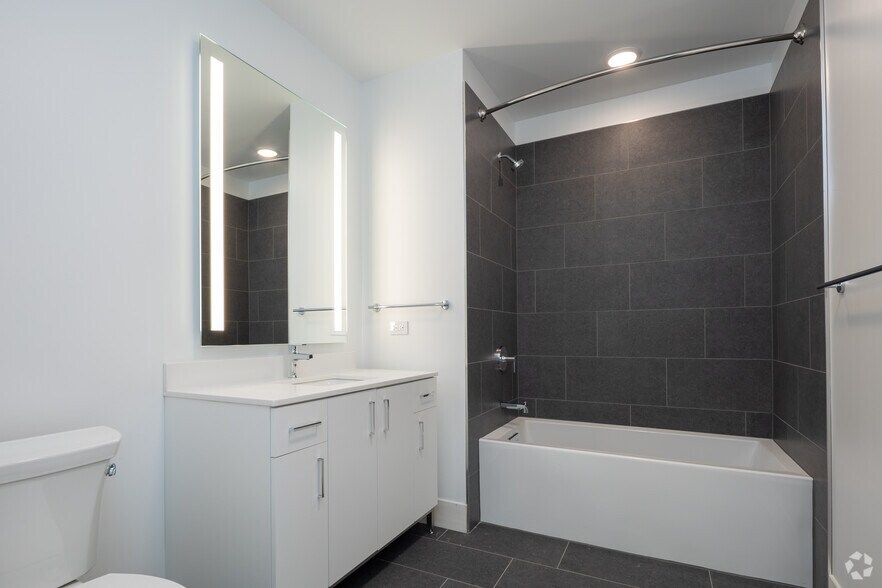 More Photos Of 871 N Franklin St, Chicago Apartments For Lease