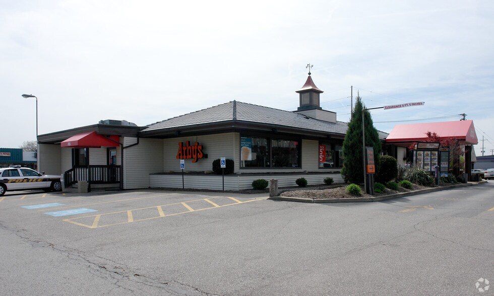 More Photos Of 2687 State Rd, Cuyahoga Falls Unknown For Lease