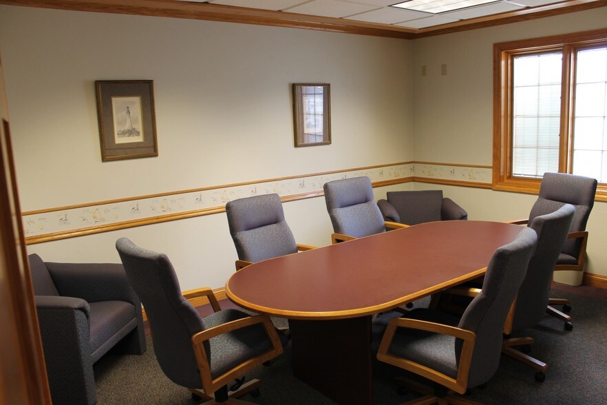 More Photos Of 2848 Memorial Dr, Two Rivers Medical For Lease