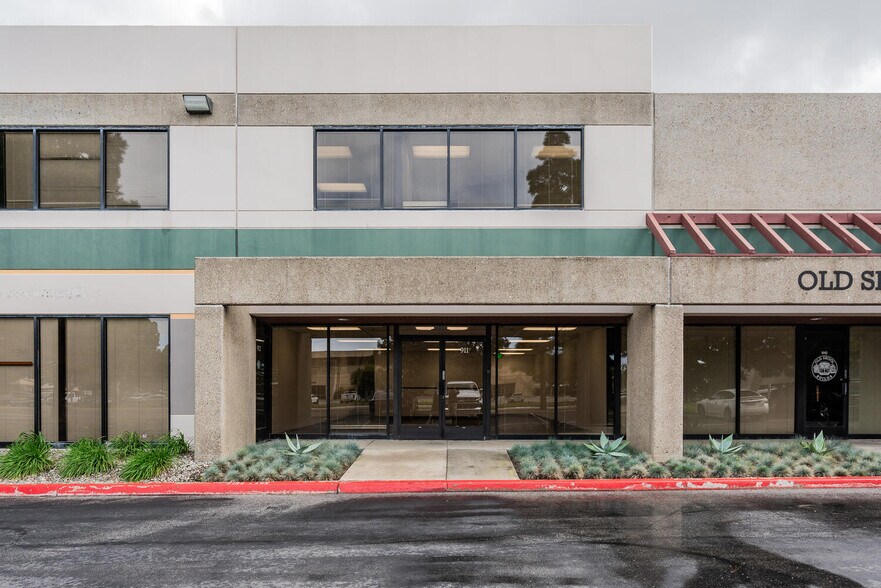 More Photos Of 4572 Telephone Rd, Ventura Warehouse For Lease