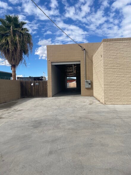 More Photos Of 5712 W Maryland Ave, Glendale Warehouse For Lease