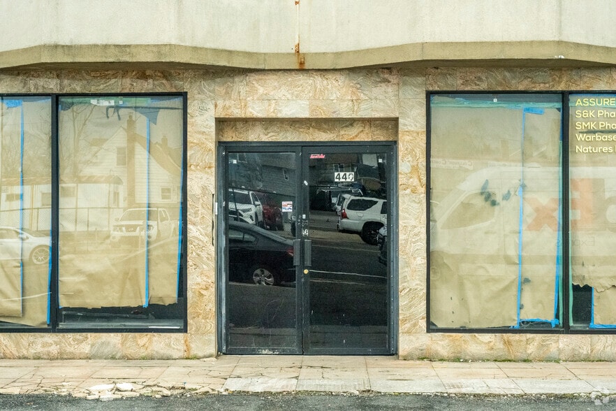 More Photos Of 440 W Merrick Rd, Valley Stream Storefront Retail Office For Sale