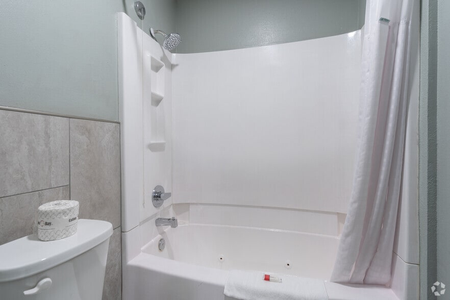 More Photos Of 419 Suedberg Rd, Pine Grove Hotel For Sale