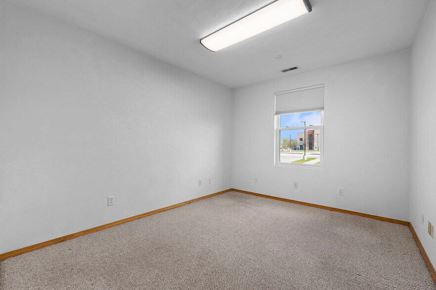 More Photos Of 407 W Saint Joseph St, Perryville Office For Sale