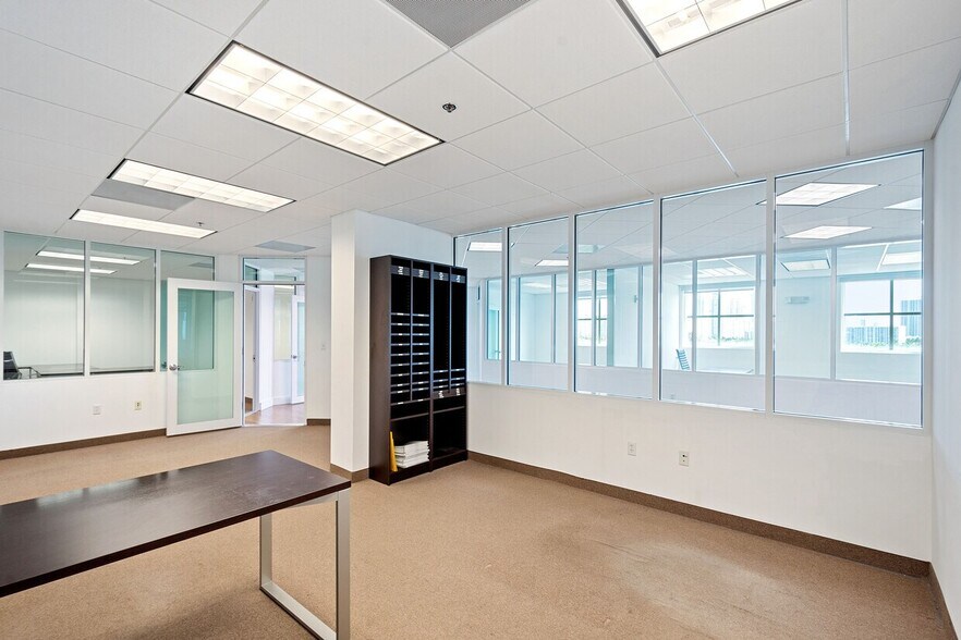 More Photos Of , North Miami Beach Office For Sale
