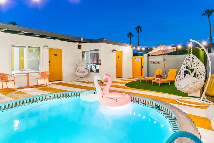 More Photos Of 1339 N Indian Canyon Dr, Palm Springs Hotel For Sale