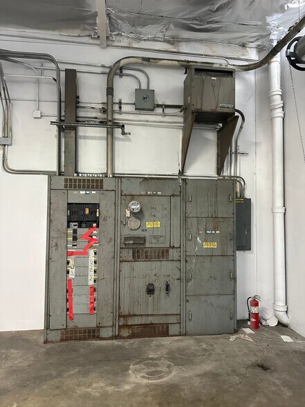 More Photos Of 13659 Excelsior Dr, Santa Fe Springs Warehouse For Lease