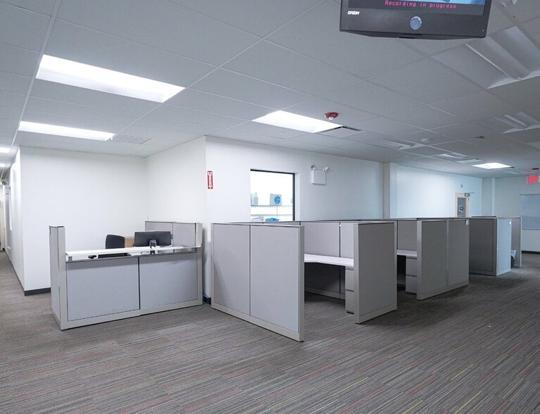 More Photos Of 48-23 55th Ave, Maspeth Warehouse For Lease