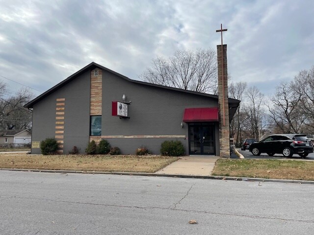 More Photos Of 901 N Prospect Ave, Springfield Freestanding For Sale