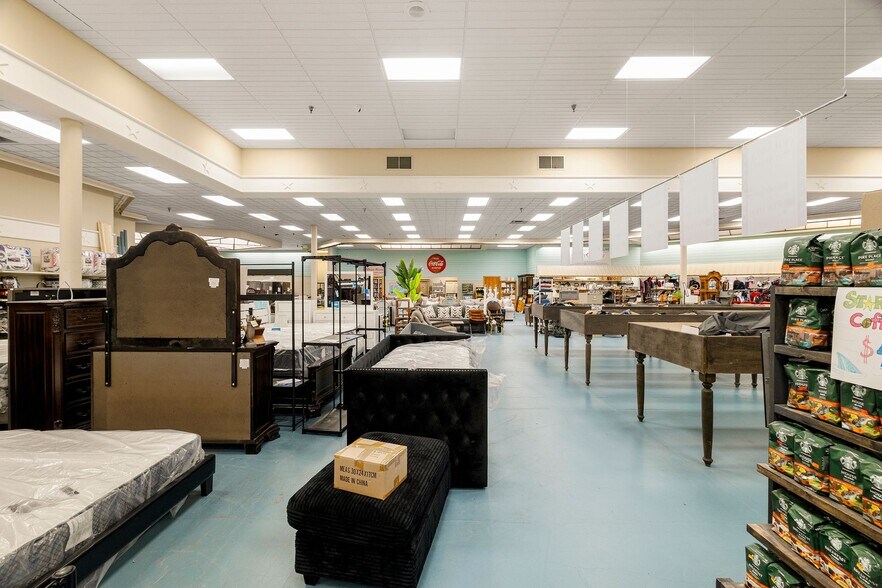 More Photos Of 821 King George Blvd, Savannah Unknown For Lease