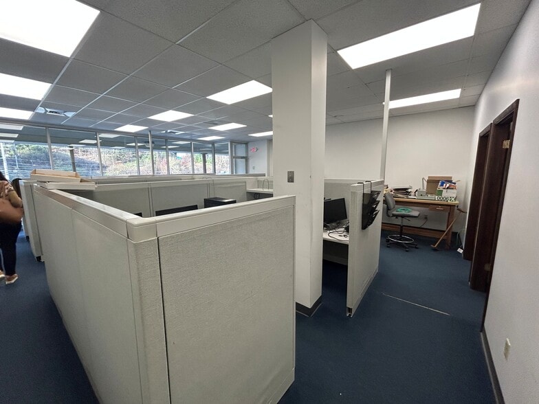 More Photos Of 300 Mt Lebanon Blvd, Pittsburgh Unknown For Lease