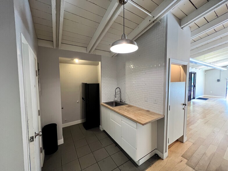 More Photos Of 6009 Melrose Ave, Los Angeles Loft Creative Space For Lease