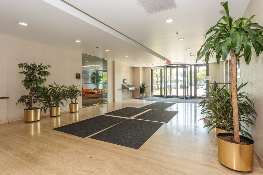 More Photos Of 246 E Janata Blvd, Lombard Medical For Lease