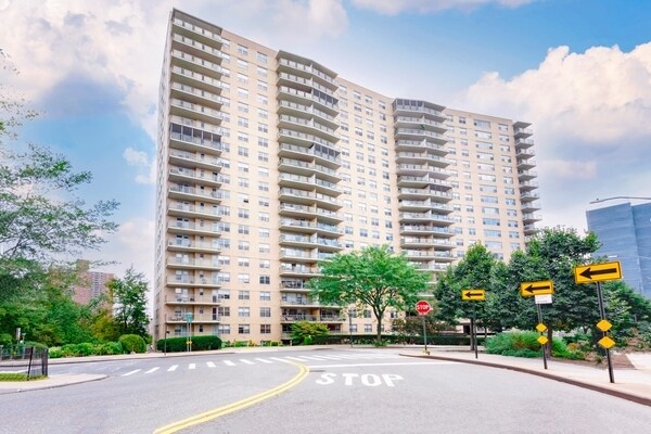 More Photos Of 2500 Johnson Ave, Bronx Apartments For Lease