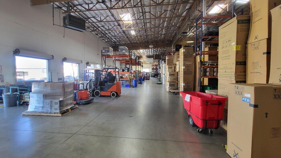 More Photos Of 3326 Ponderosa Way, Las Vegas Warehouse For Lease
