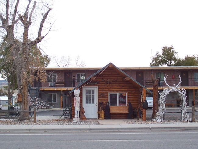 More Photos Of 501 S 6th St, Thermopolis Hotel For Sale