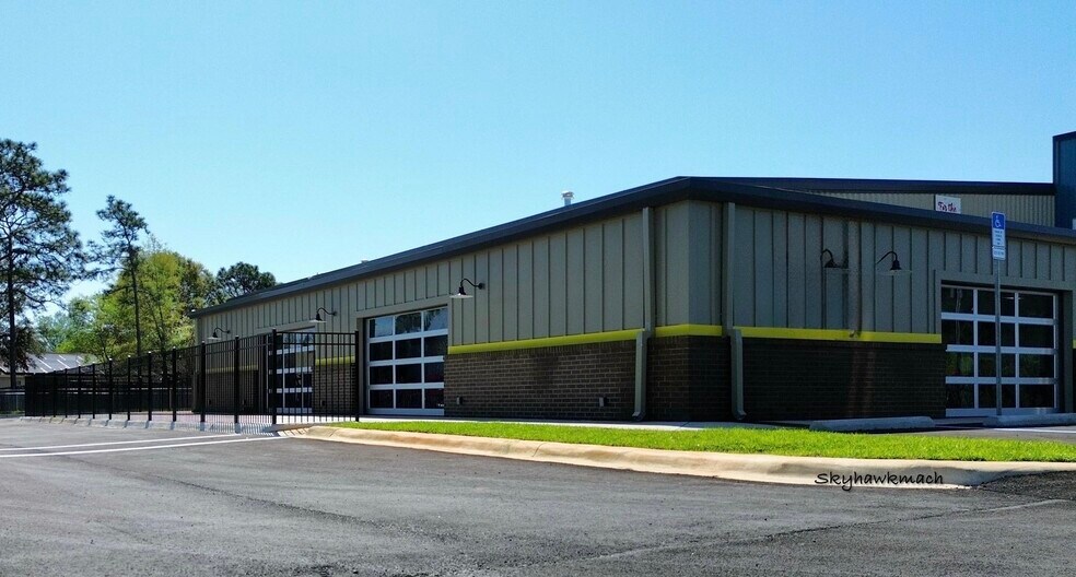 More Photos Of 2502 Highway 87, Navarre Specialty For Sale