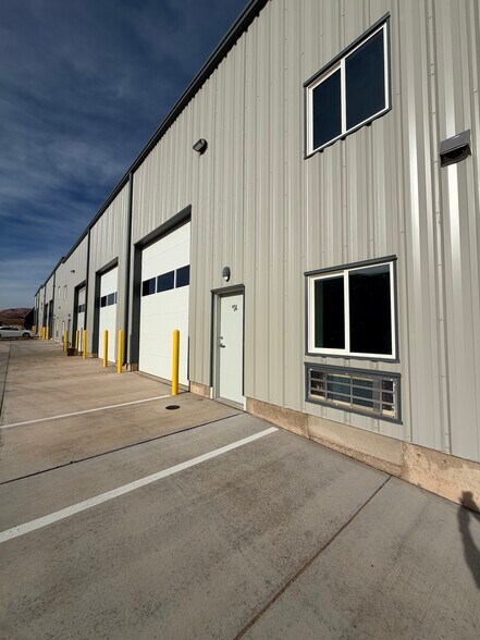 More Photos Of Gateway Industrial Park, Hurricane Warehouse For Lease