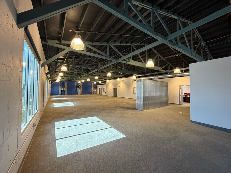More Photos Of 330 Avenue B SW, Winter Haven Flex For Lease