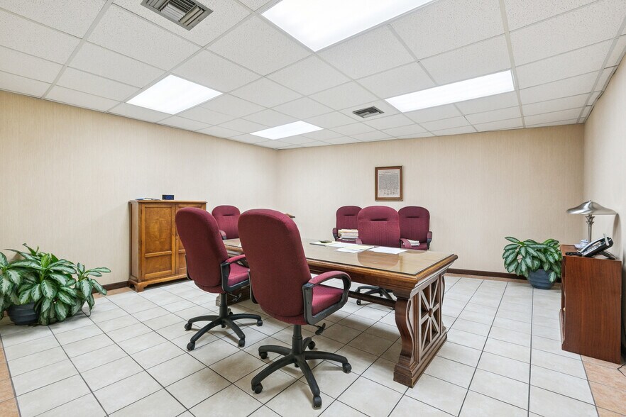 More Photos Of 3009 Lime St, Metairie Office For Sale