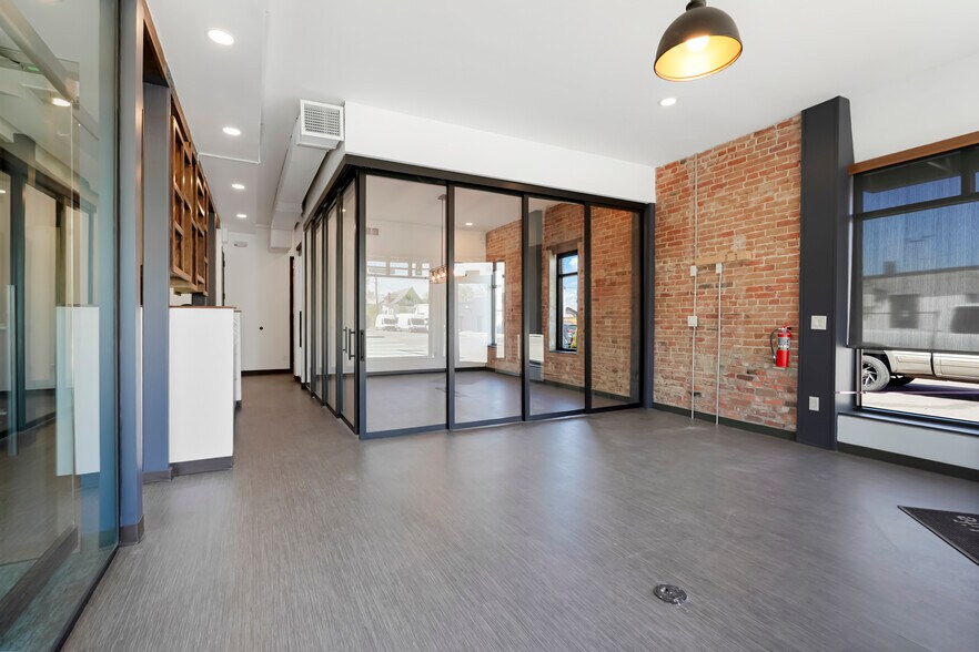 More Photos Of 1401 S Broadway, Denver Storefront Retail Office For Sale