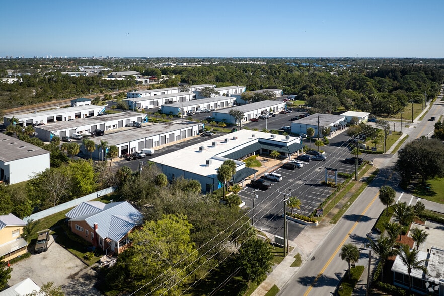 More Photos Of 895 NE Dixie Hwy, Jensen Beach Unknown For Lease