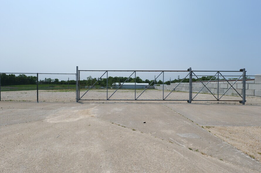 More Photos Of 1730 Daniel Boone Industrial Pky, Truesdale Warehouse For Sale