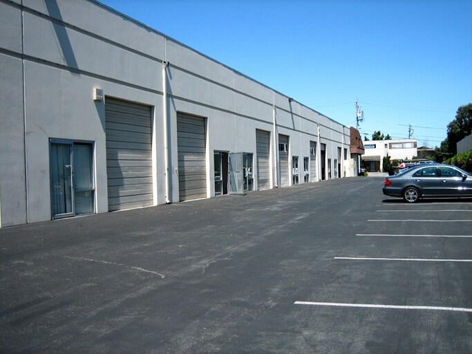 More Photos Of 617 Mountain View Ave, Belmont Manufacturing For Lease