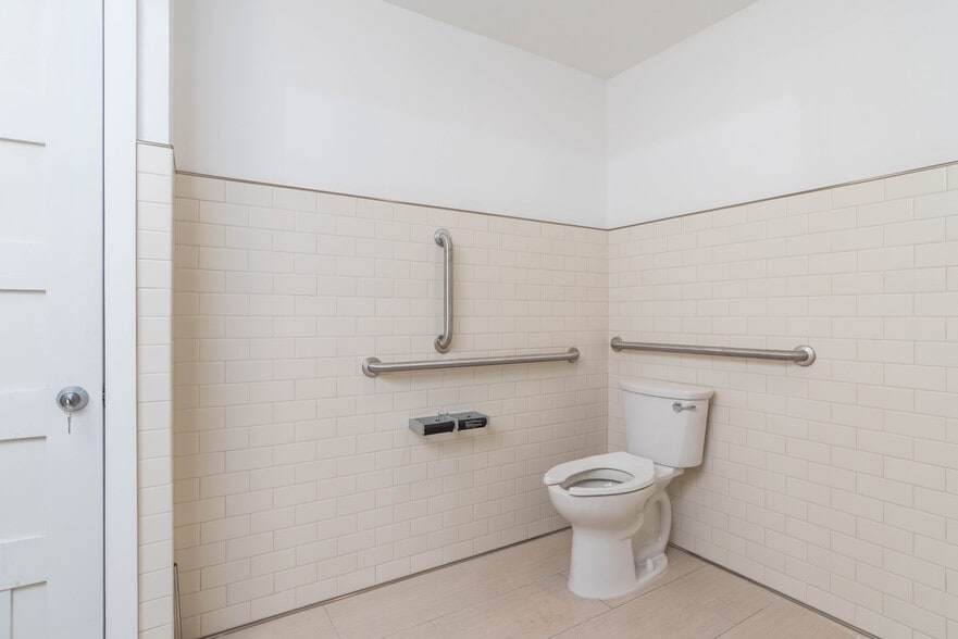 More Photos Of 612 Selby Ave, Saint Paul Storefront Retail Residential For Lease