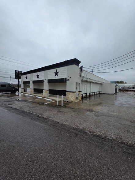 More Photos Of 3625 TX Hwy 146, Bacliff Bar For Sale