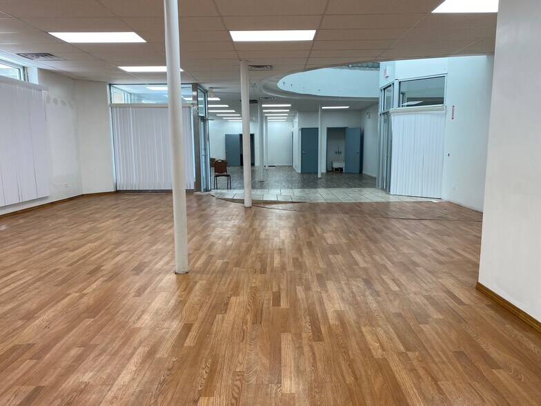 More Photos Of 5140 S Ashland Ave, Chicago Office For Sale