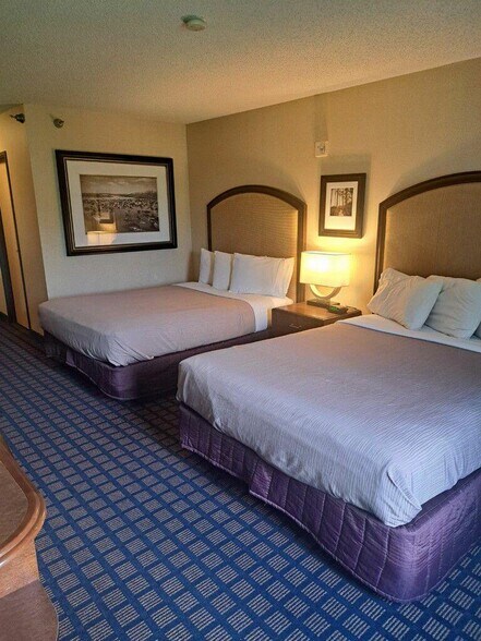 More Photos Of 1401 W US Highway 54, Pratt Hotel For Lease