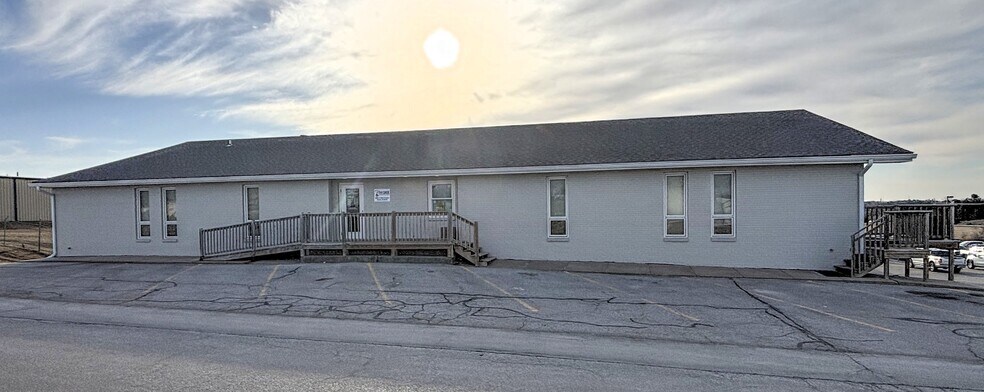 More Photos Of 10002 S 148th St, Omaha Office For Lease