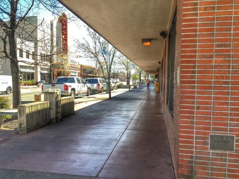 More Photos Of 1700 Market St, Redding Office For Lease