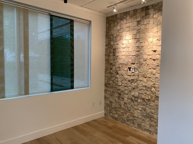 More Photos Of 7751 Kingspointe Pky, Orlando Light Distribution For Lease