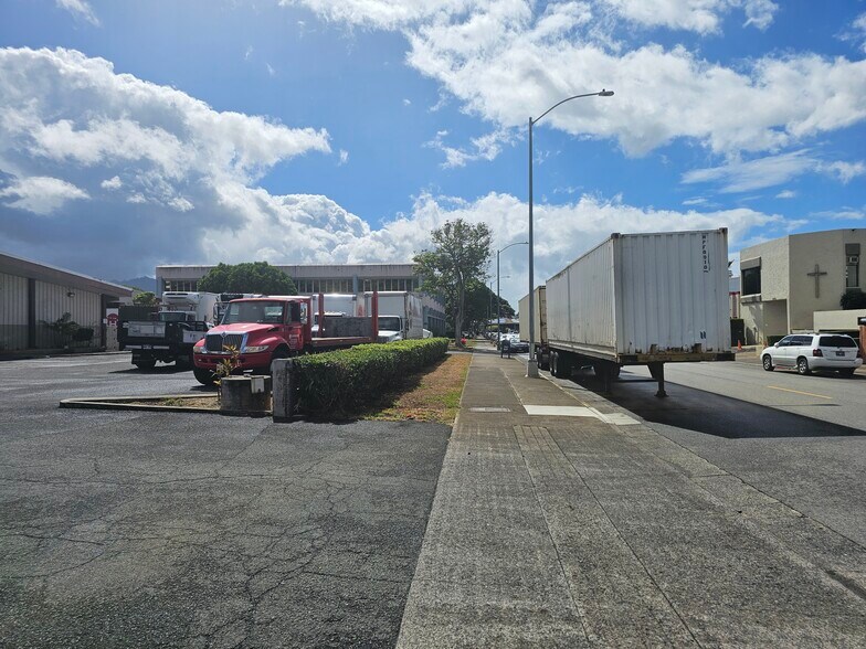 More Photos Of 2886 Paa St, Honolulu Warehouse For Sale