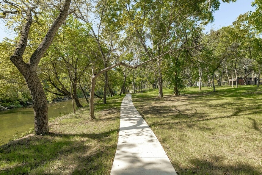 More Photos Of 1030 County Road 279, Liberty Hill Hotel For Sale