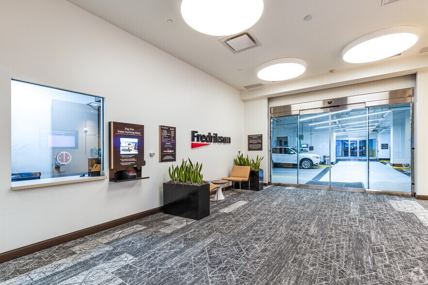 More Photos Of 60 S 6th St, Minneapolis Office For Lease