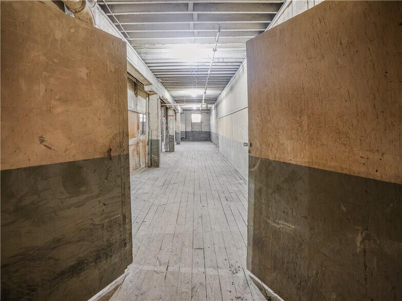 More Photos Of Ahlers Way, Pittsburgh Warehouse For Lease